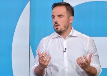 Bajrami thekson se 5 ose 6 kandidatë nga LVV janë më të votuar se pretendentja për presidente, Vjosa Osmani: Kjo nuk është lojë fëmijësh