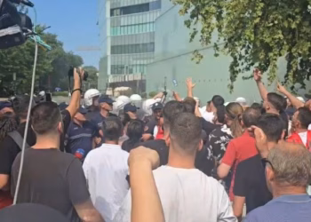 18 të arrestuar dhe 9 policë të lënduar nga protesta në Tiranë