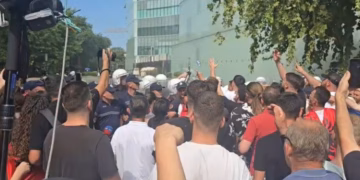 18 të arrestuar dhe 9 policë të lënduar nga protesta në Tiranë