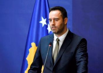 Ministri i Francës për Evropën viziton nesër Kosovën, ftohet nga Glauk Konjufca