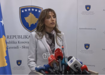 Haxhiu takon nënkryetarët e partive parlamentare, diskutohet për seancën konstituive