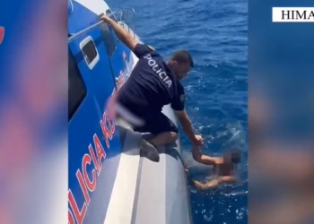 9 turistë të huaj shpëtohen nga Policia Kufitare në Himarë dhe Ksamil