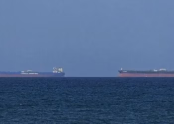 Trafiku i tankerëve në Ngushticën e Hormuzit pothuajse pranë ndalimit pas sulmeve të përsëritura SHBA-Iran