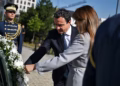 Kurti dhe Haxhiu bëjnë homazhe te varri i Adem Demaçit: Shkrimtari që kundërshtoi robërinë e Kosovës