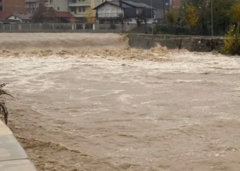 AME: Situata pas reshjeve në Kosovë është stabile, uji është në rënie në zonat e prekura