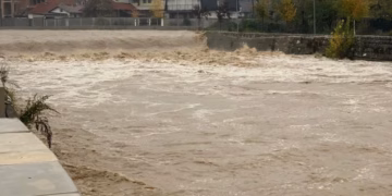 AME: Situata pas reshjeve në Kosovë është stabile, uji është në rënie në zonat e prekura