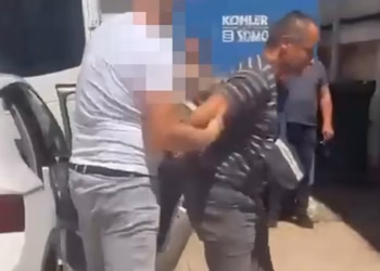 Dyshohet se dha informacione për një varrezë masive në Kosovë, Serbia arreston një person për “spiunazh”