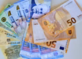 Euro në Shqipëri pas anëtarësimit në BE, ekspertët rendisin përfitimet ekonomike