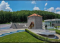 Dëmtohet objekti përcjellës në Kompleksin Memorial “Zahir Pajaziti”, policia nis hetimet