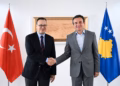 Kurti pret në takim lamtumirës ambasadorin turk, e falënderon për kontributin në forcimin e marrëdhënieve Kosovë–Turqi