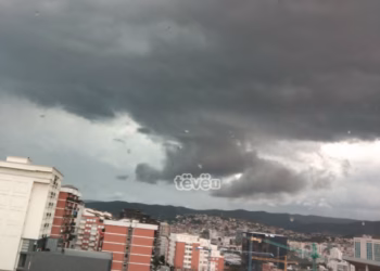 IHMK paralajmëron për rrebeshe shiu e erëra të forta të përkohshme në disa zona