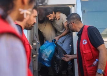 60 palestinezë të kthyer në Gaza pas ndalimit nga Izraeli tregojnë për abuzimet gjatë paraburgimit
