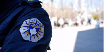 Një person në Rahovec sulmon zyrtarët policorë