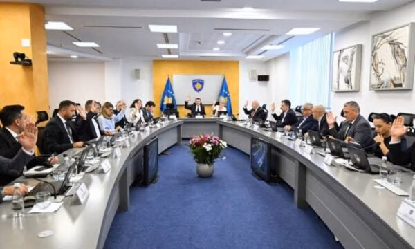 Qeveria në detyrë e Kosovës ndan 1.4 milionë euro për pakon e Ringjalljes Ekonomike