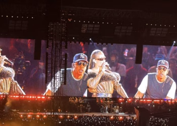 Rihanna surprizon mijëra fansa! Rikthehet papritur në skenë me Jay-Z?