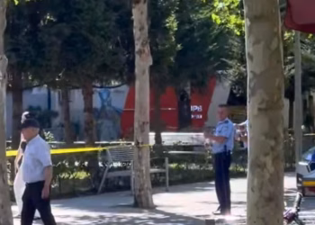 Sulm me thikë në Ferizaj, dy persona të plagosur pranë Postës Qendrore