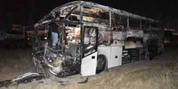 Të paktën 40 të vdekur pasi autobusi bie në përrua në Pakistan