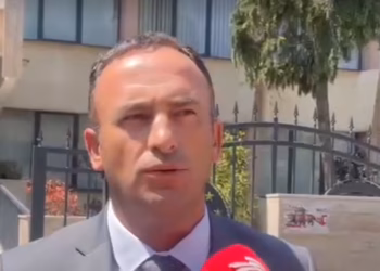 Thaçi pas intervistimit për shpronësimet në Shipitullë: Temë e përgatitur nga rivalët politikë