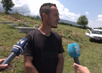 Tragjedia në Suharekë – Goditet nga rrufeja, trupin e bartën 1 kilometër babai dhe vëllai
