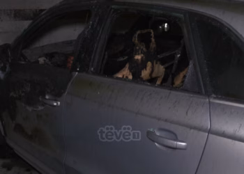 I vuri flakën veturës në Prishtinë, e dyshuara largohet pas ngjarjes me taksi
