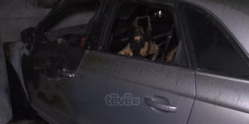 I vuri flakën veturës në Prishtinë, e dyshuara largohet pas ngjarjes me taksi