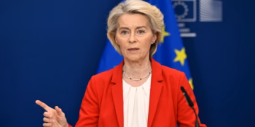 Presidentja e KE, Von der Leyen: Po monitorojmë nga afër zjarret në Ballkan dhe Evropë, jemi në gatishmëri të lartë
