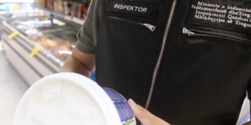 Largohen nga tregu 7 produkte qumështi që nuk kanë deklaruar përmbajtjen e vajit të palmës
