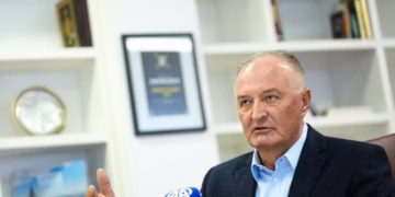 Ministri i Mbrojtjes i Bosnjës akuzon Vuçiqin se ka futur grupe të armatosura të padeklaruara në BiH