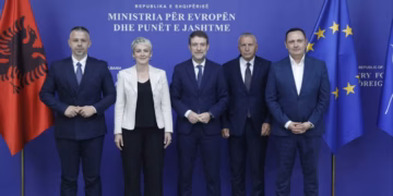 Krerët e Luginës takohen me ministrin Hoxha: Konsullata shqiptare në Luginë është nevojë
