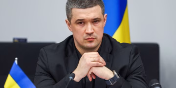 Ish-ministri i Mbrojtjes i Ukrainës bën thirrje për zgjedhje në kohë lufte, duke sfiduar Zelenskyn