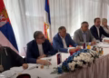 Skandal: Vuçiq, Vulin dhe Dodik festojnë me këngë nacionaliste derisa në Kosovë vazhdojnë gërmimet për varreza masive
