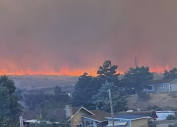 Zjarret detyrojnë evakuimin e afër 100 mijë njerëzve në Nevada të SHBA-së
