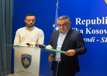 PDK dhe Aleanca me konferencë në Kuvend, dorëzojnë kërkesën për seancë