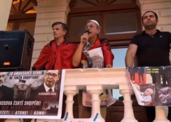 Debati për hapjen e konsullatës serbe në Shkodër, banorët në protestë: I kemi të freskëta plagët