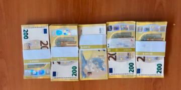 Mbi 100,000 euro të padeklaruara parandalohen të futen në Kosovë