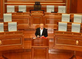 Hamza: Albin Kurti po i mban peng institucionet,  pa rikthimin e rendit kushtetues nuk mund të flitet për asgjë tjetër