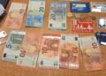 Nxënësja në Prizren e dorëzon në Polici kuletën e gjetur me para e dokumente