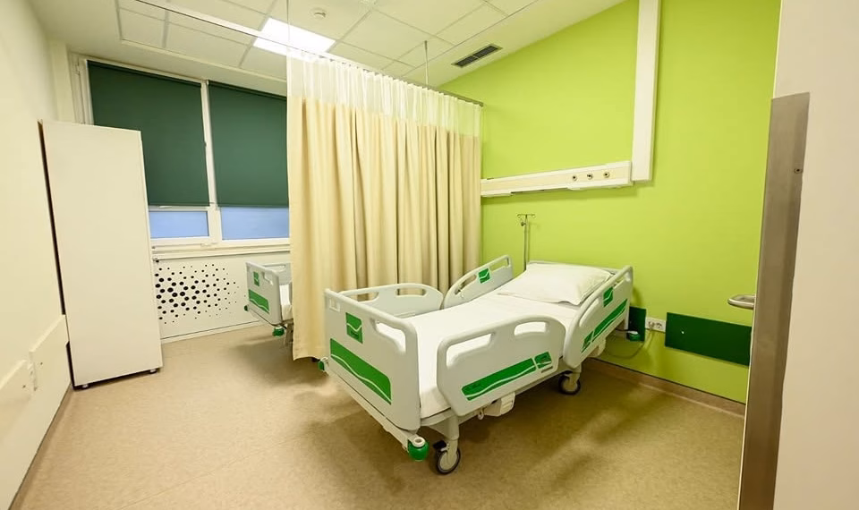 Gjatë vikendit, tre raste të vdekjes dhe 960 shërbime emergjente janë realizuar në QKUK