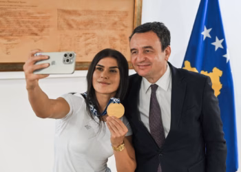 Kurti takon Donjeta Sadikun pas triumfit në Lojërat Mesdhetare