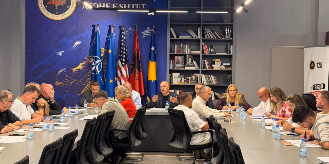 Gjini: Kurti po e çon Kosovën drejt zgjedhjeve