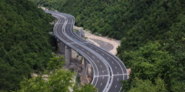 Të martën në autostrada s’lejohen automjetet me mbi 20 tonë