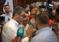 ​Sërish tensionohet situata në kuvend, Lushtaku e shtyn fizikisht Rrustemin e VV-së