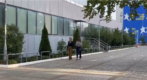 Deputetët e PDK-së për të pestën ditë para Qeverisë, iu bashkohen edhe prodhuesit vendorë