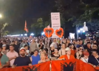Dita e 84-t e protestës në Tiranë, qytetarët marshojnë drejt Kryeministrisë