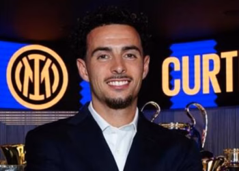 Curtis Jones zyrtarisht lojtar i Interit