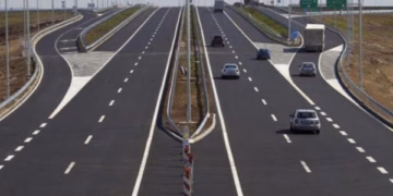 ​Të hënën në autostrada kufizim qarkullimi për kamionët me mbi 20 tonë