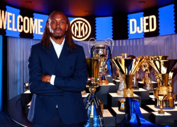 Zyrtare: Djed Spence transferohet te Interi