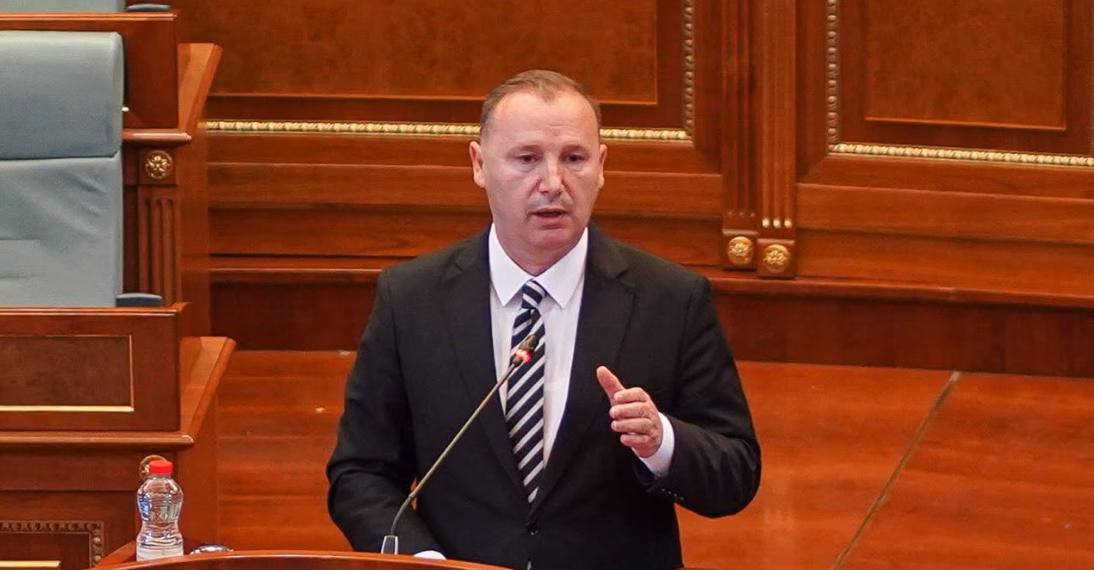 “Qindra pacientë me kancer po detyrohen t’i blejnë vetë barnat” – Zemaj ka hedhur kritika për sektorin e shëndetësisë
