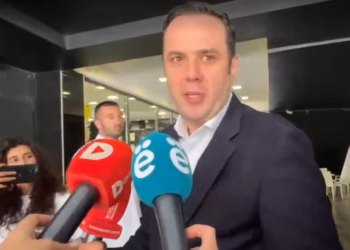 Abdixhiku pas mbledhjes së Grupit Parlamentar të LDK-së, pyetet nëse do të ketë takim sot me Kurtin: Jo, s’ka takim