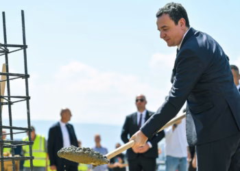 Kurti: Autostrada Shkup-Bllacë, urë e re mes Kosovës dhe Maqedonisë së Veriut